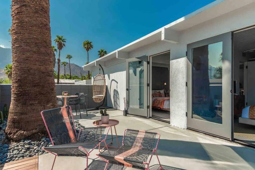 Alexander: Retro Chic Oasis 2023 Modernism Showcase House Palm Springs Exterior photo