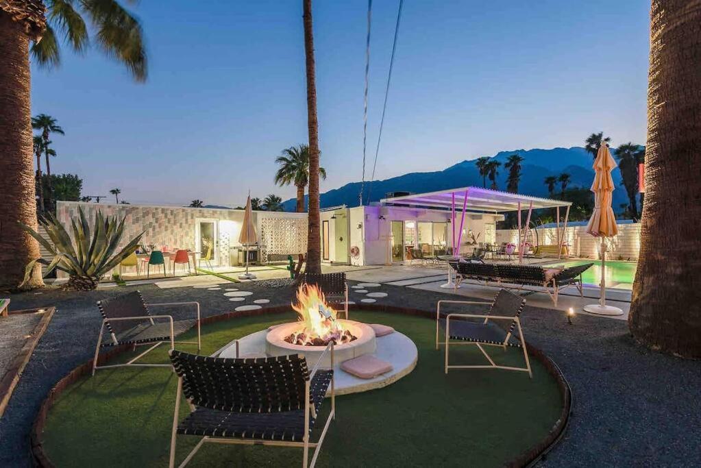 Alexander: Retro Chic Oasis 2023 Modernism Showcase House Palm Springs Exterior photo