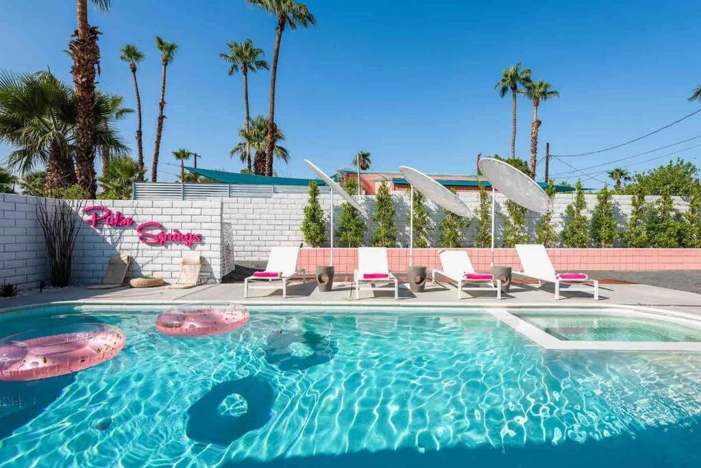 Alexander: Retro Chic Oasis 2023 Modernism Showcase House Palm Springs Exterior photo