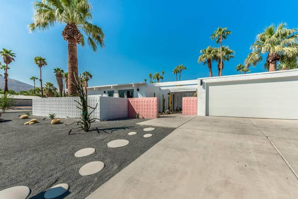 Alexander: Retro Chic Oasis 2023 Modernism Showcase House Palm Springs Exterior photo