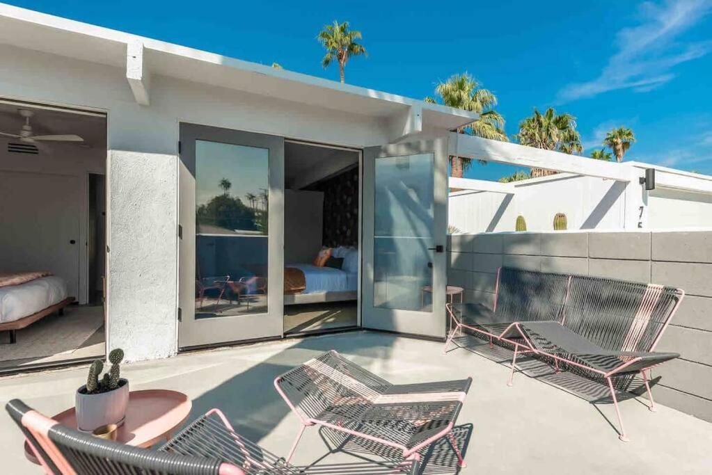 Alexander: Retro Chic Oasis 2023 Modernism Showcase House Palm Springs Exterior photo